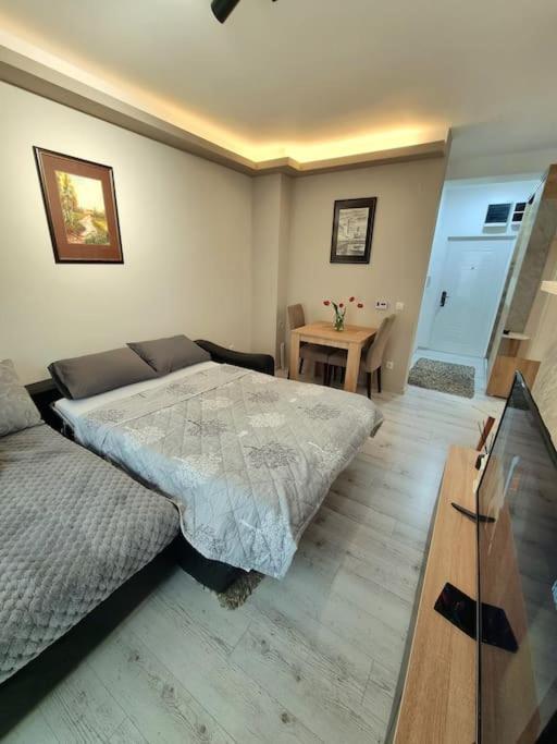 דירות Apartman Rojal וראנג'ה מראה חיצוני תמונה